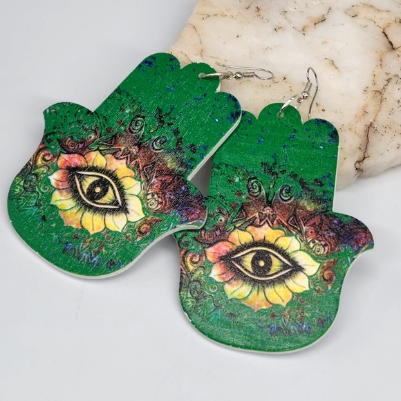 🔥10 for $30🔥 bundle Jewelry Large Wood Hamsa Earrings - Picture 1 of 7